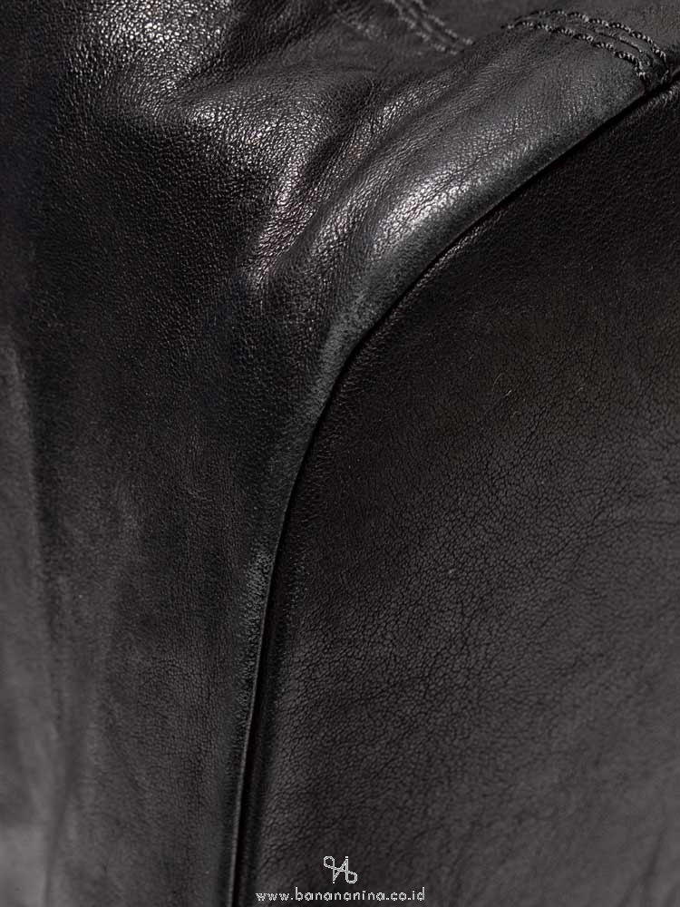 GIVENCHY Leather Medium Nightingale Black