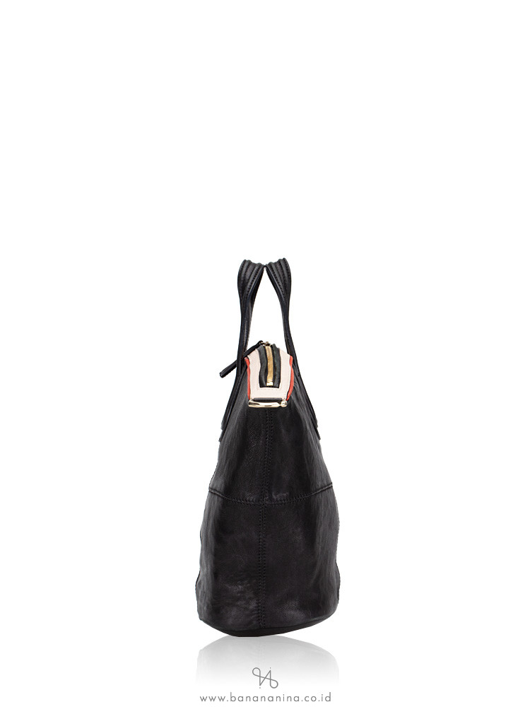 GIVENCHY Leather Medium Nightingale Black
