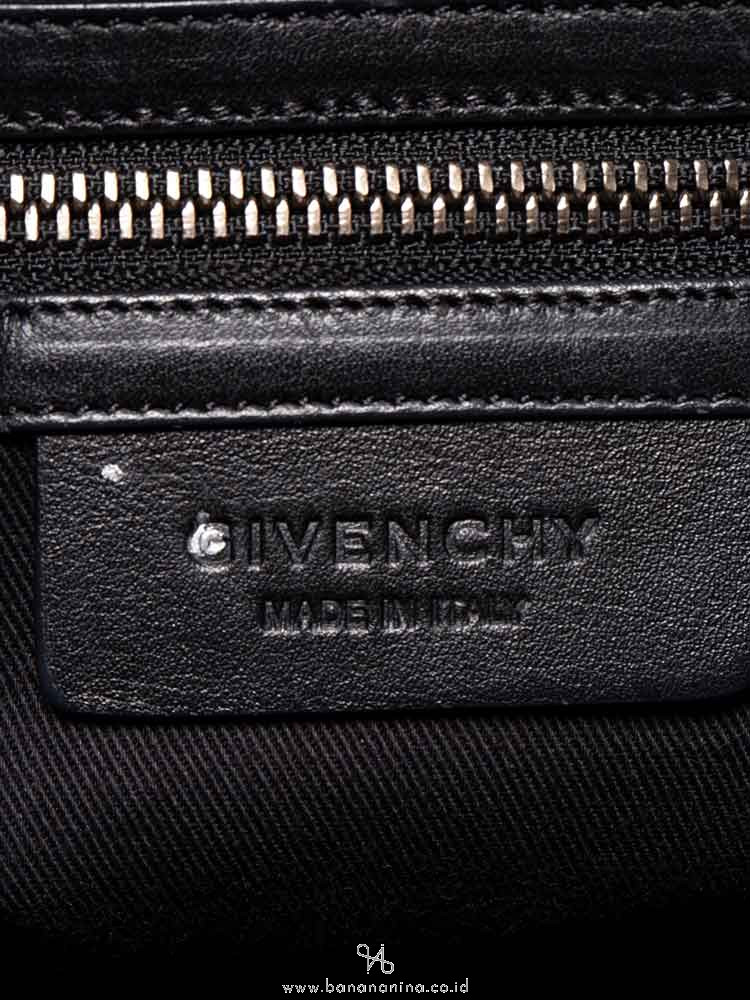 GIVENCHY Leather Medium Nightingale Black
