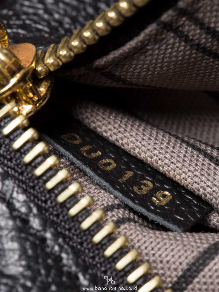 LOUIS VUITTON Monogram Empreinte Pochette Metis Noir