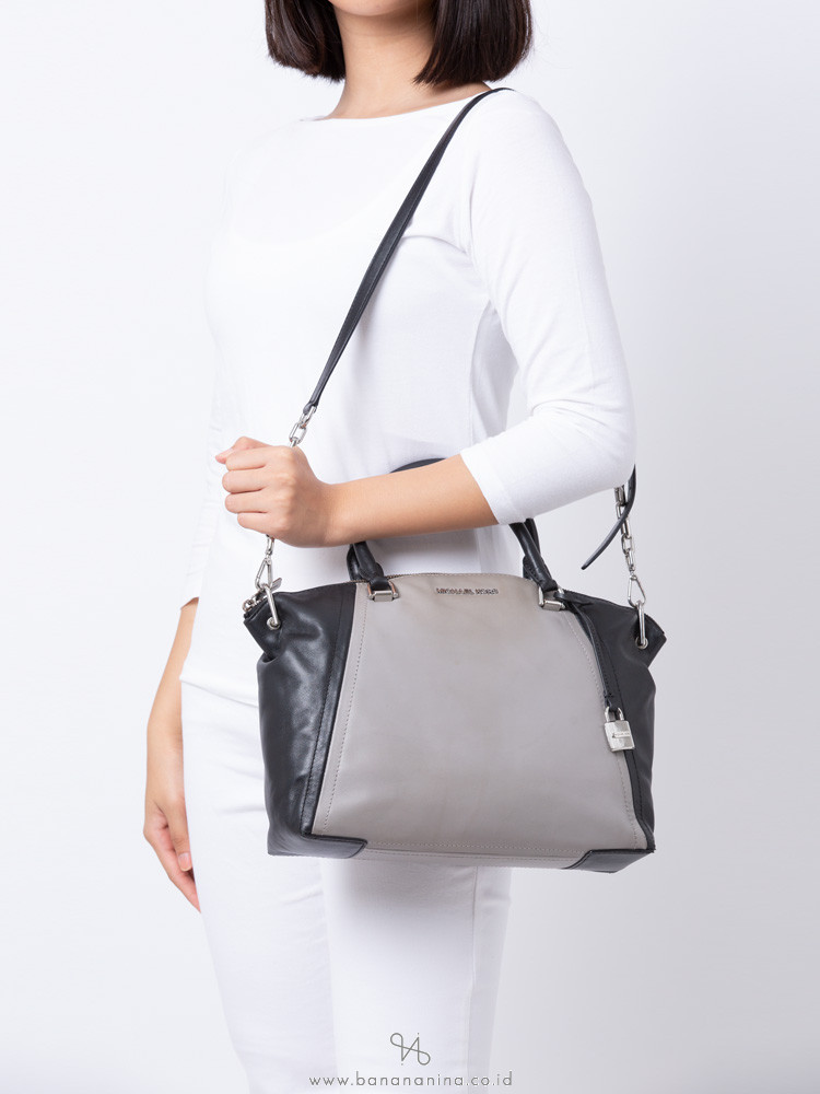 MICHAEL KORS Sadie Large Leather Satchel Ash Grey Black