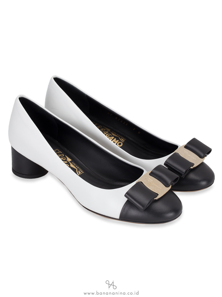 SALVATORE FERRAGAMO Ivrea 2 Tone Leather Pumps Nero Blanc Sz 7