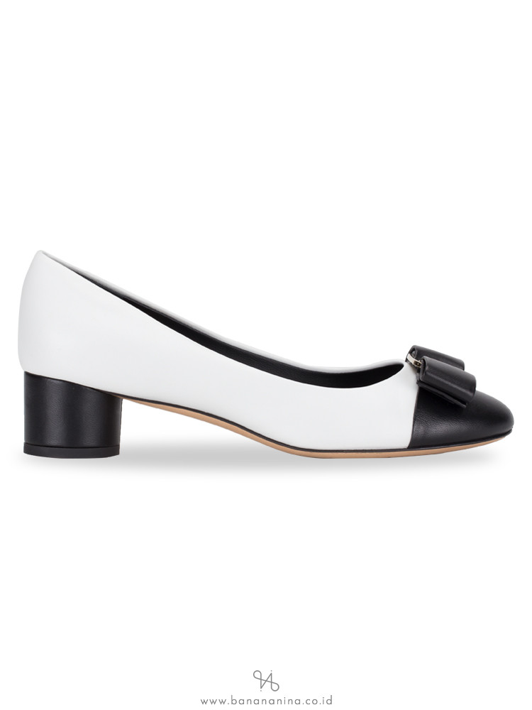 SALVATORE FERRAGAMO Ivrea 2 Tone Leather Pumps Nero Blanc Sz 7