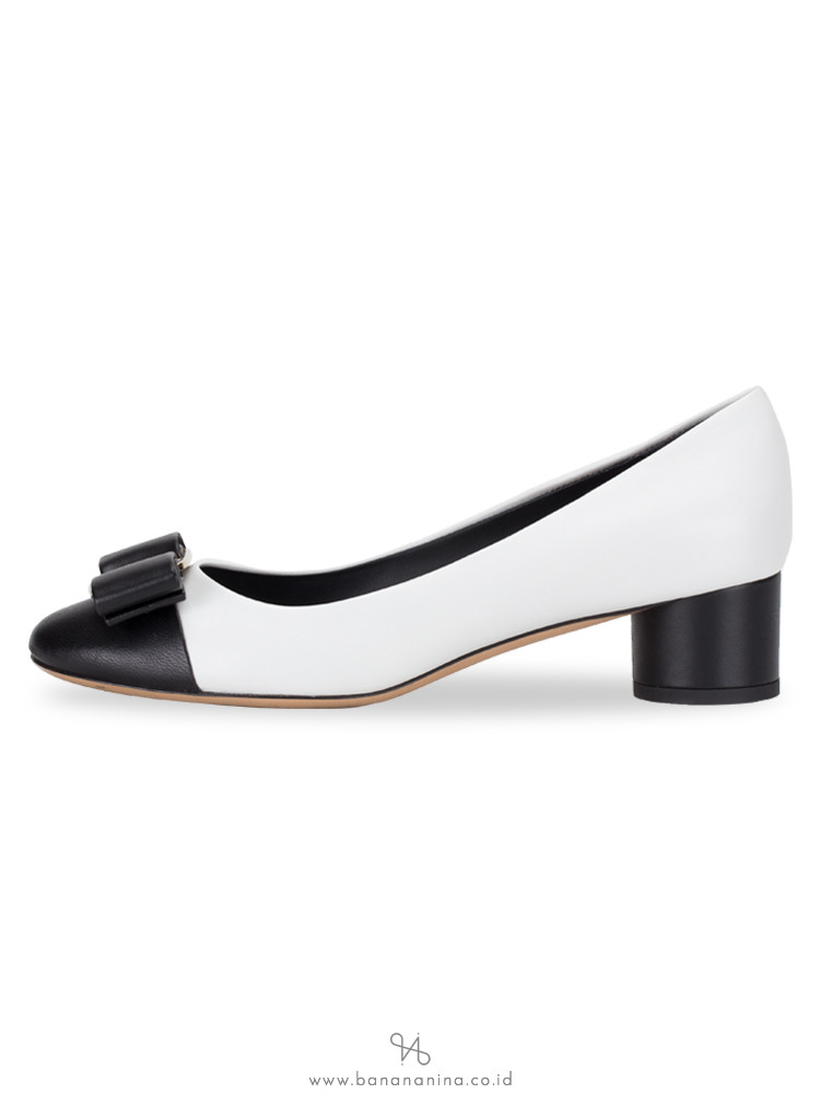 SALVATORE FERRAGAMO Ivrea 2 Tone Leather Pumps Nero Blanc Sz 7