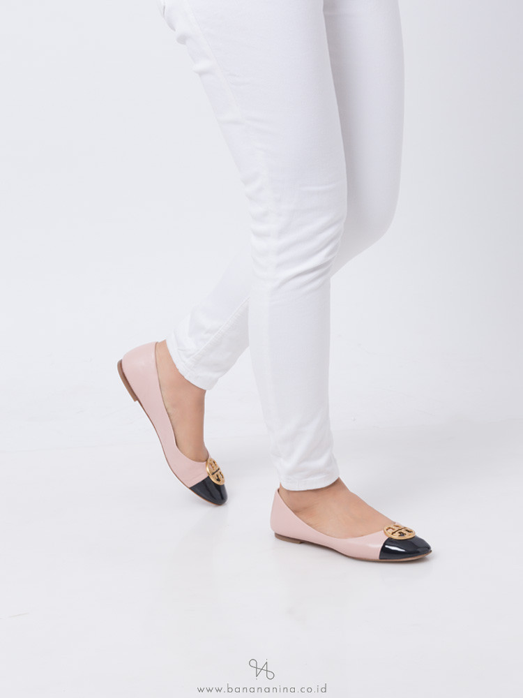 TORY BURCH Chelsea Cap-Toe Leather Flats Sea Shell Perfect Navy Sz 8