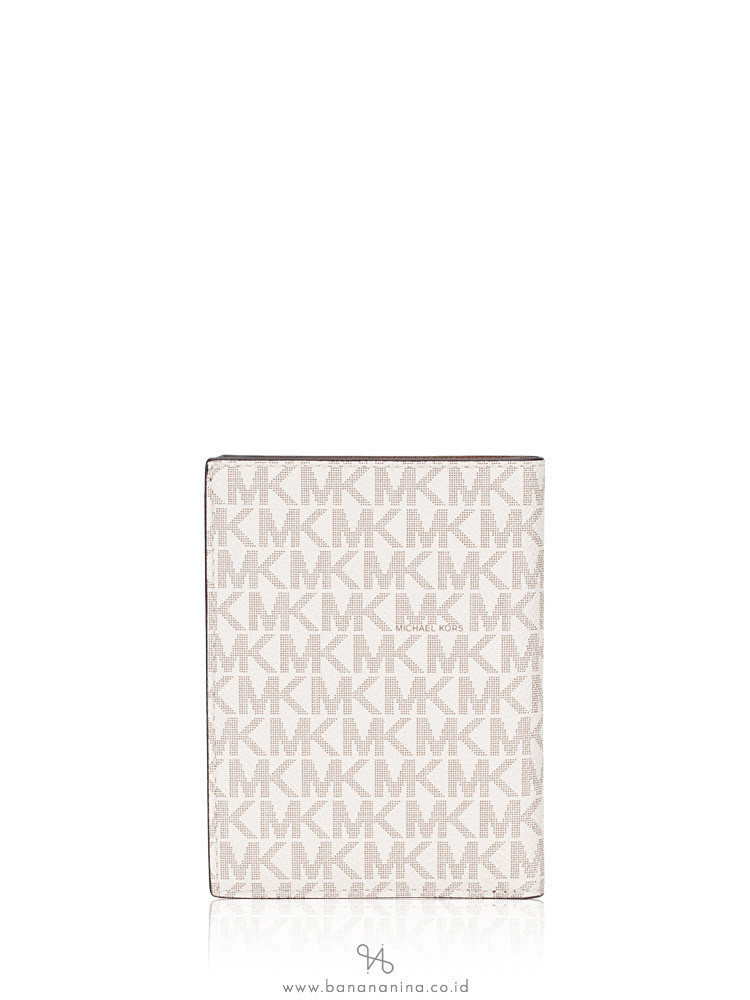 MICHAEL KORS Jet Set Travel Signature Medium Passport Case Vanilla