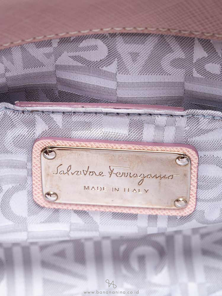 SALVATORE FERRAGAMO Gancini Leather Pochette Blush