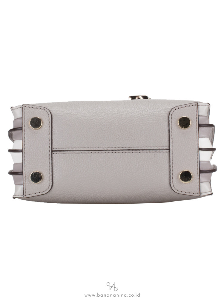 MICHAEL KORS Mercer Accordion Medium Messenger Pearl Grey