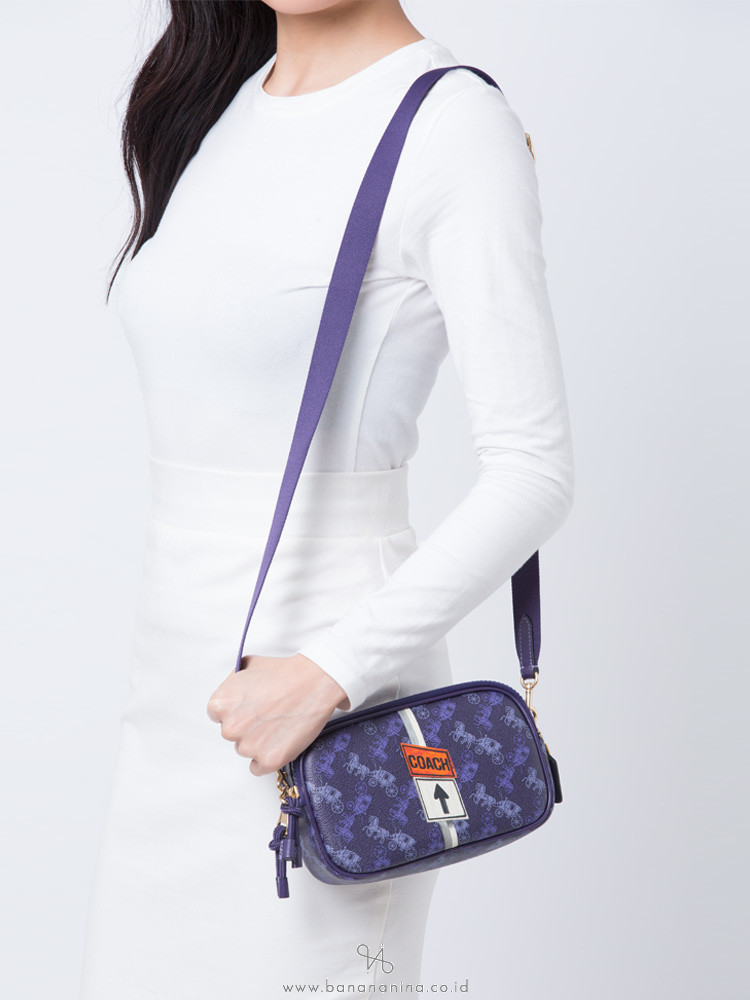 Coach kitt messenger crossbody with horse and carriage deals