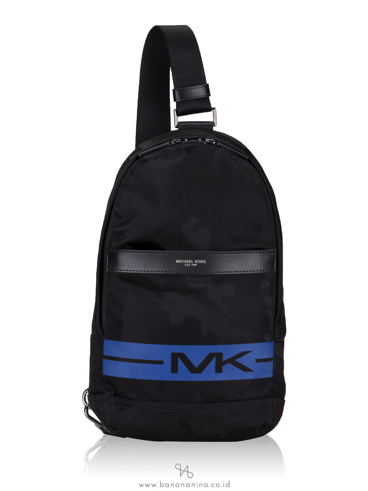 MICHAEL KORS Men Kent Nylon Sling Pack Black Sapphire