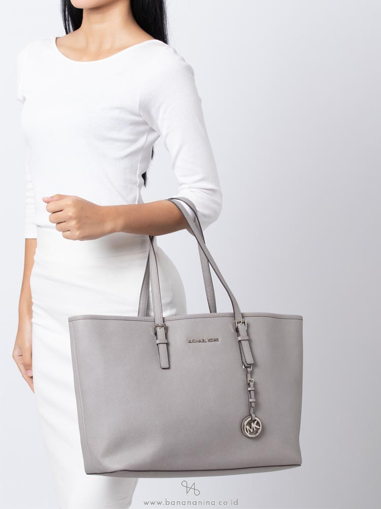 MICHAEL KORS Jet Set Medium Multifunction Zip Tote Pearl Grey