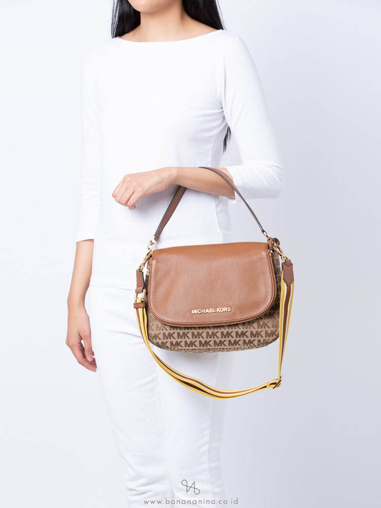 MICHAEL KORS Bedford Signature & Leather Medium Shoulder Flap Beige Ebony