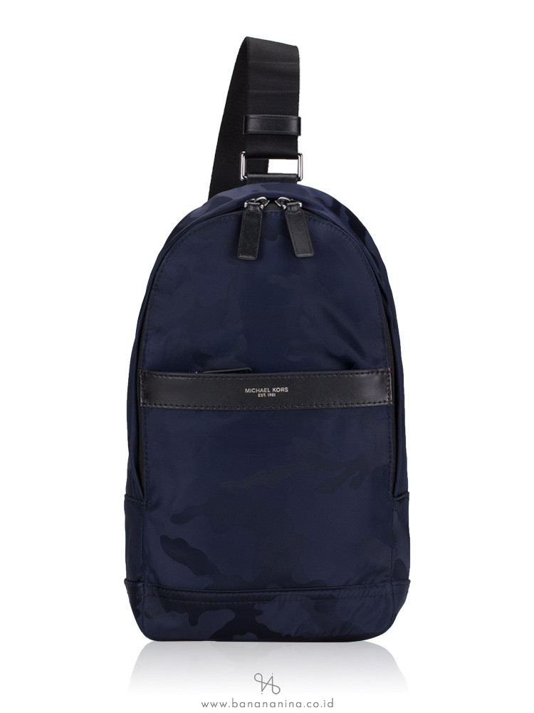 MICHAEL KORS Men Kent Nylon Sling Pack Indigo