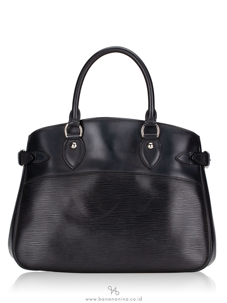 LOUIS VUITTON Epi Passy PM Black