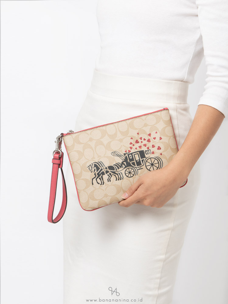COACH 91543 Signature Horse Carriage Hearts Gallery Pouch Light Khaki Poppy