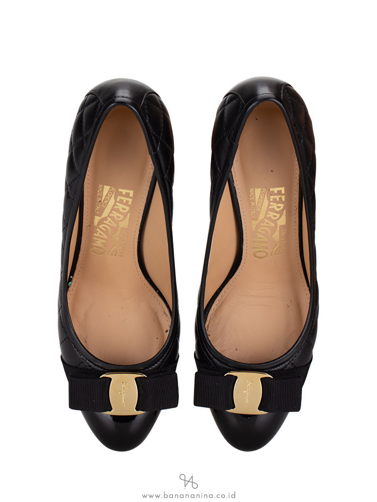 SALVATORE FERRAGAMO Carla Quilted Leather Pumps Black Sz 6