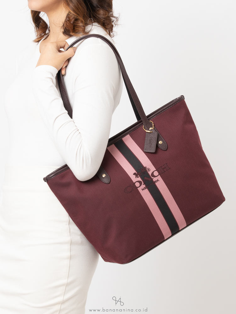 COACH 69645 Horse Carriage Jacquard City Tote Oxblood