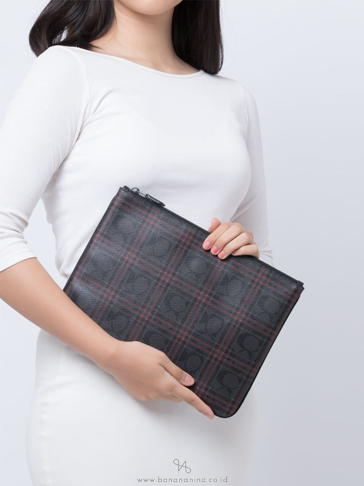 COACH 86111 Signature Shirting Plaid Print Large Pouch Black Red