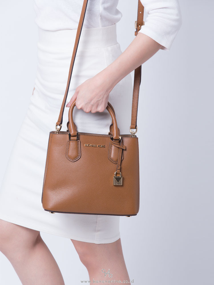 MICHAEL KORS Adele Leather Medium Messenger Luggage