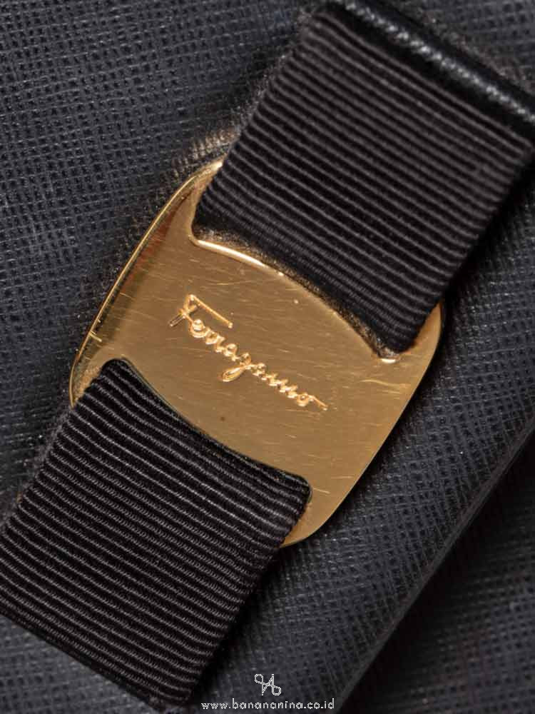 SALVATORE FERRAGAMO Vara Mini Ginny Crossbody Black