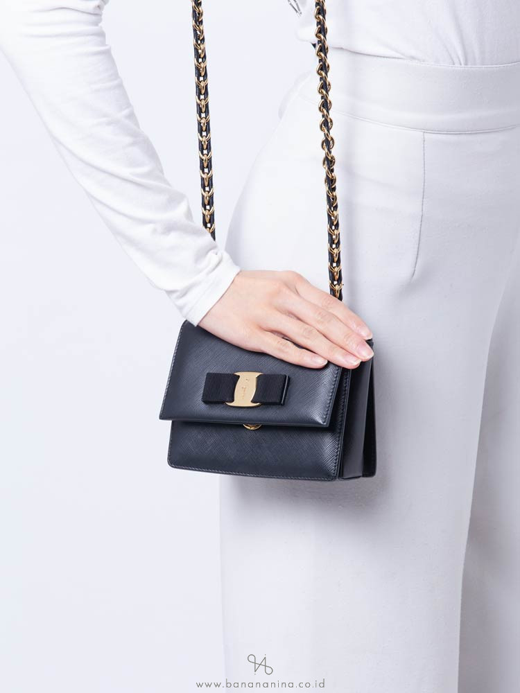 SALVATORE FERRAGAMO Vara Mini Ginny Crossbody Black