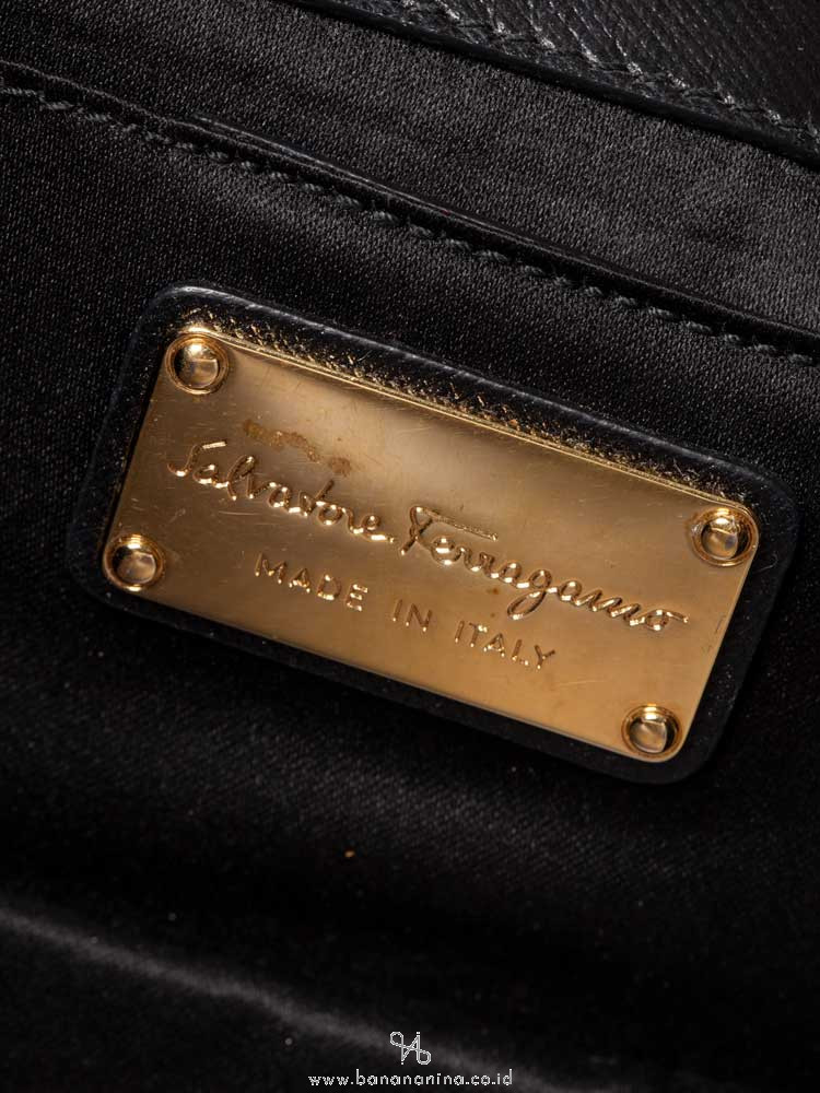 SALVATORE FERRAGAMO Vara Mini Ginny Crossbody Black