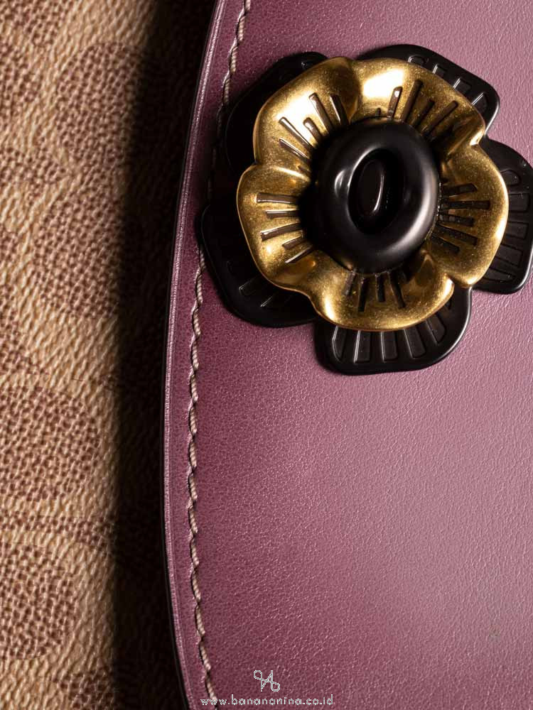 COACH 30591 Signature Parker 18 Shoulder Bag Tan Jasmine