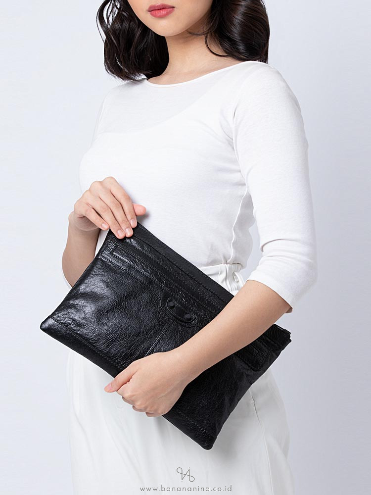 BALENCIAGA Valencia Calyx Leather Clutch Black
