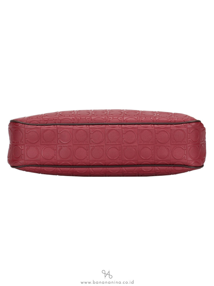 SALVATORE FERRAGAMO Quilted Gancini Shoulder Bag Red
