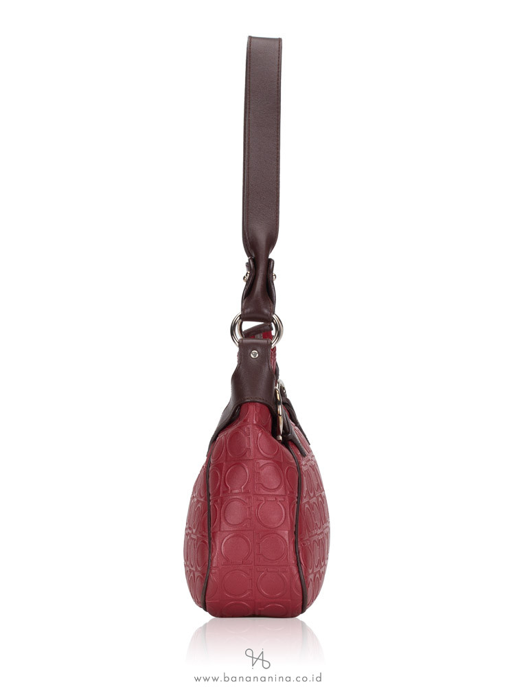SALVATORE FERRAGAMO Quilted Gancini Shoulder Bag Red