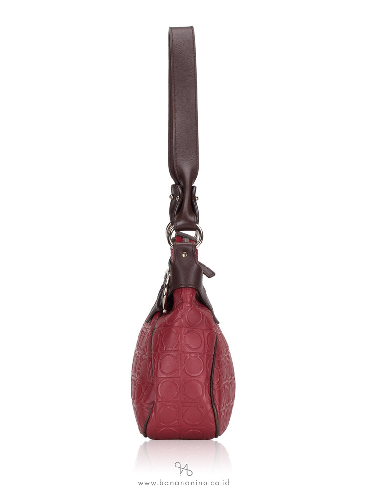 SALVATORE FERRAGAMO Quilted Gancini Shoulder Bag Red