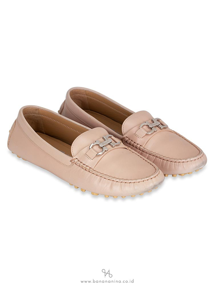 SALVATORE FERRAGAMO Saba Leather Loafers Beige Sz 7