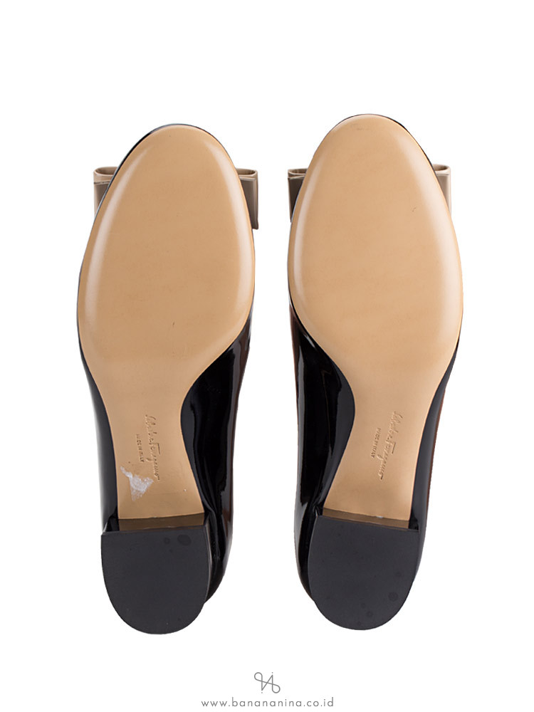 SALVATORE FERRAGAMO Fiammetta Pumps Black Sz 40