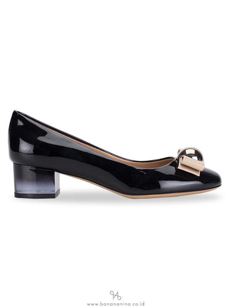 SALVATORE FERRAGAMO Fiammetta Pumps Black Sz 40