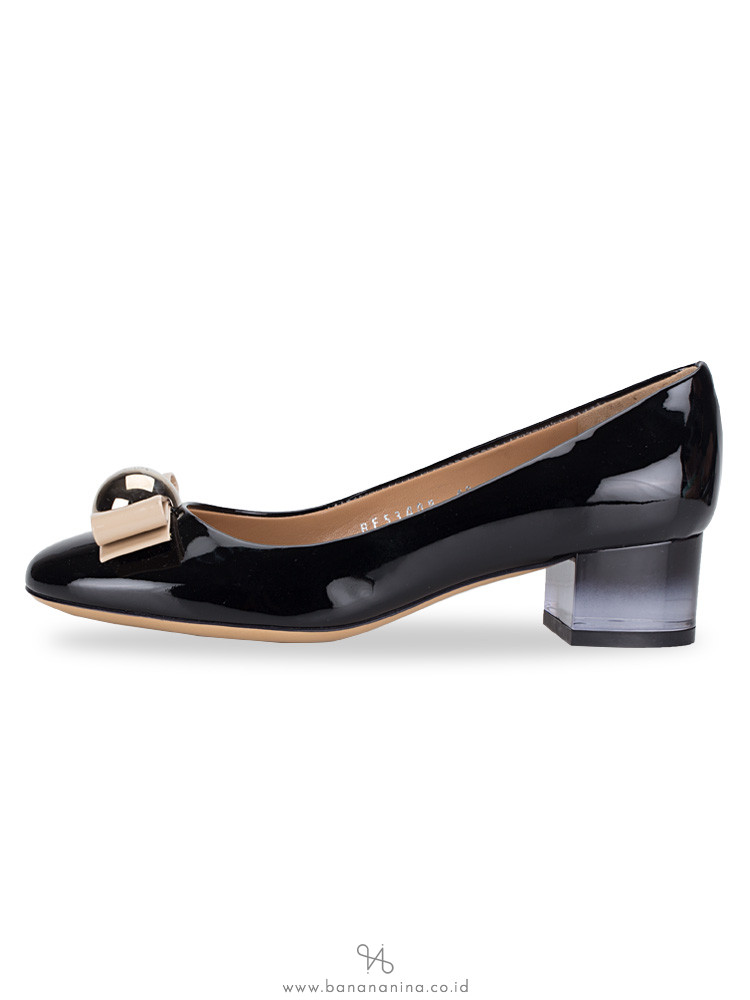 SALVATORE FERRAGAMO Fiammetta Pumps Black Sz 40