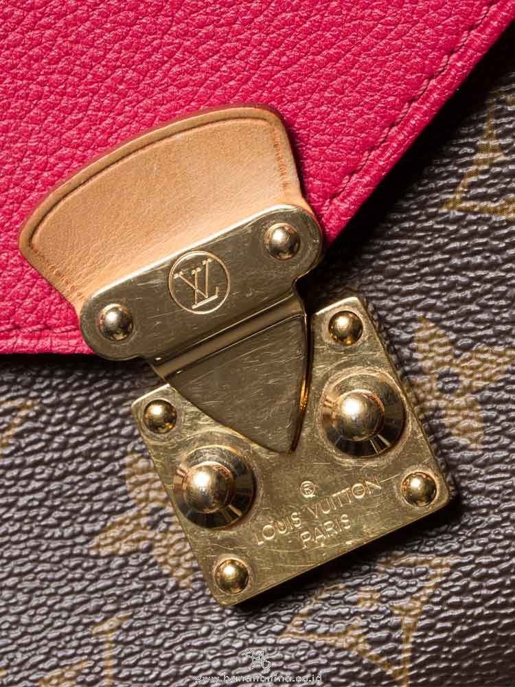 LOUIS VUITTON Monogram Pallas Chain Dahlia