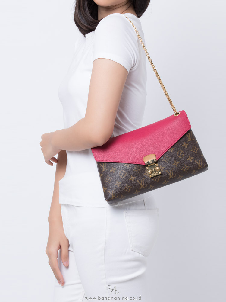 LOUIS VUITTON Monogram Pallas Chain Dahlia