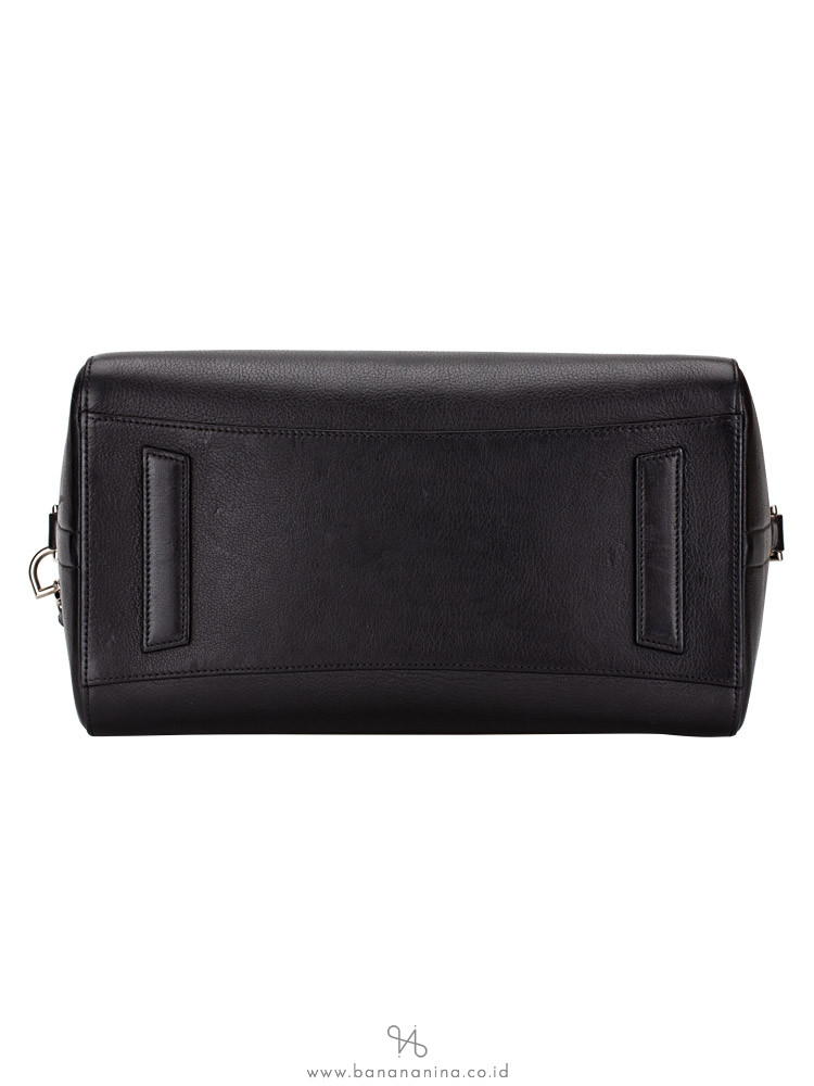 GIVENCHY Grained Leather Medium Antigona Black