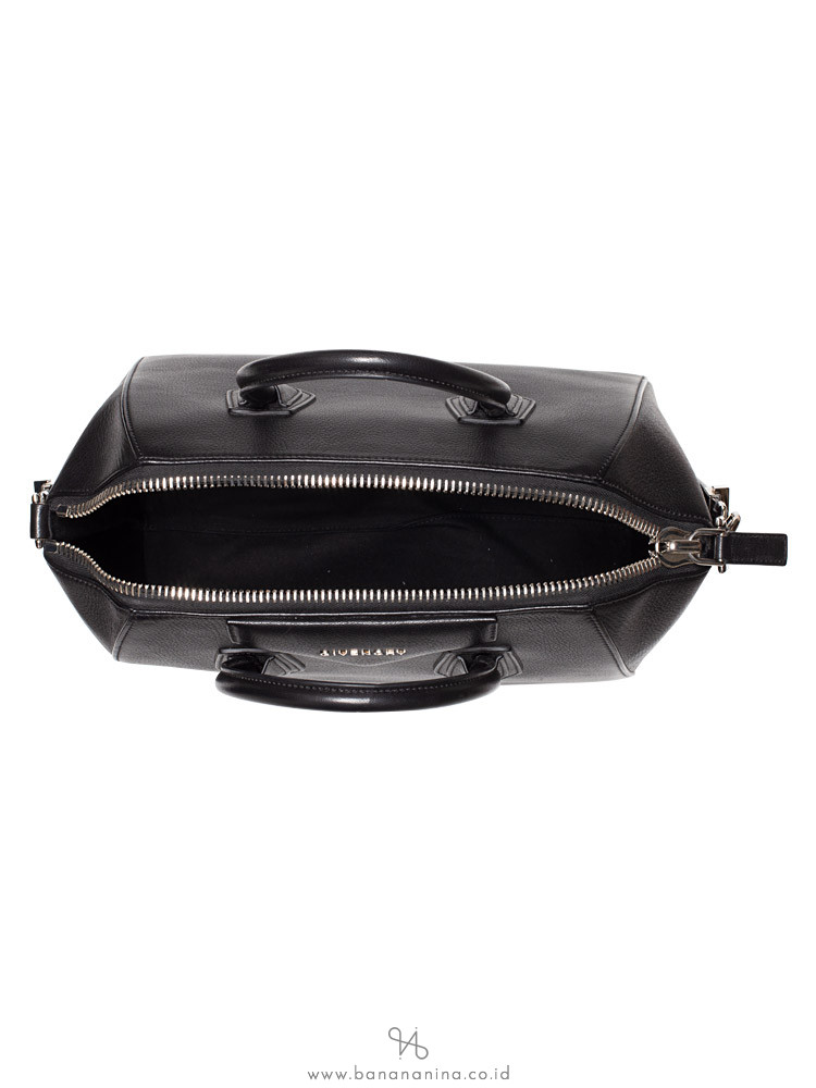 GIVENCHY Grained Leather Medium Antigona Black
