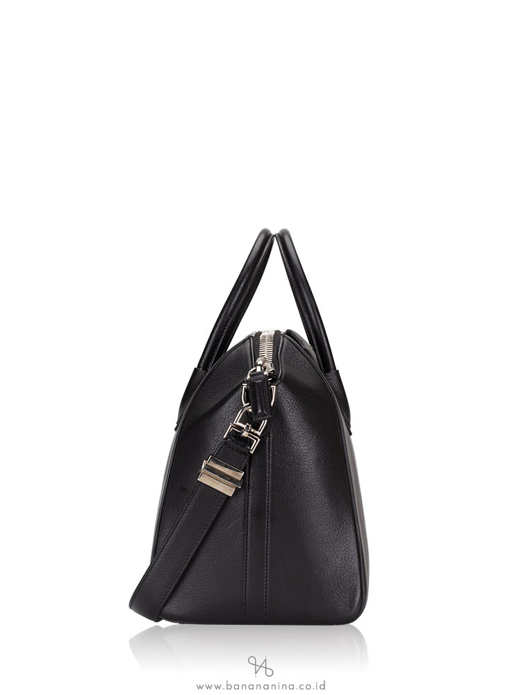 GIVENCHY Grained Leather Medium Antigona Black