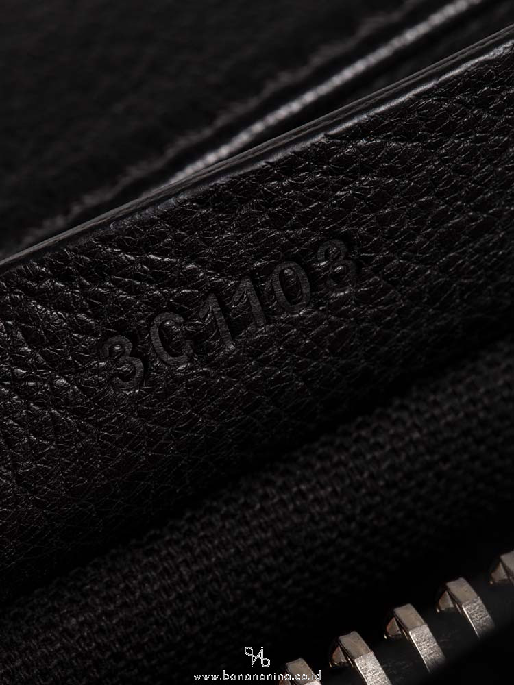 GIVENCHY Grained Leather Medium Antigona Black
