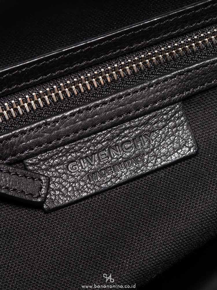 GIVENCHY Grained Leather Medium Antigona Black