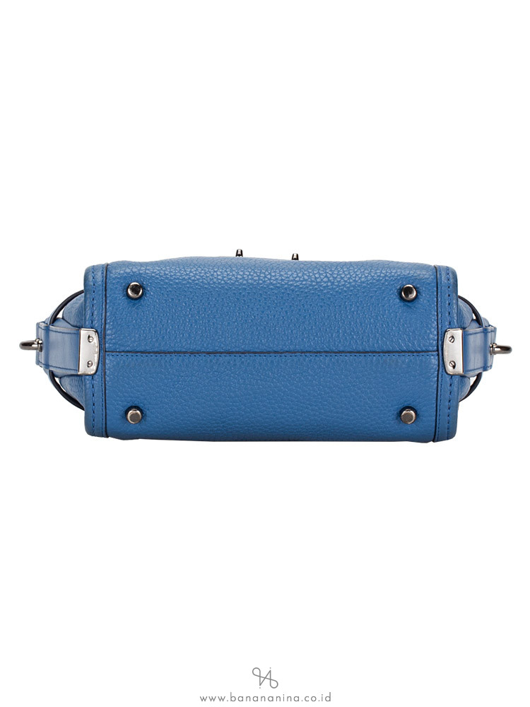 COACH 37444 Pebble Leather Swagger 21 Lapis