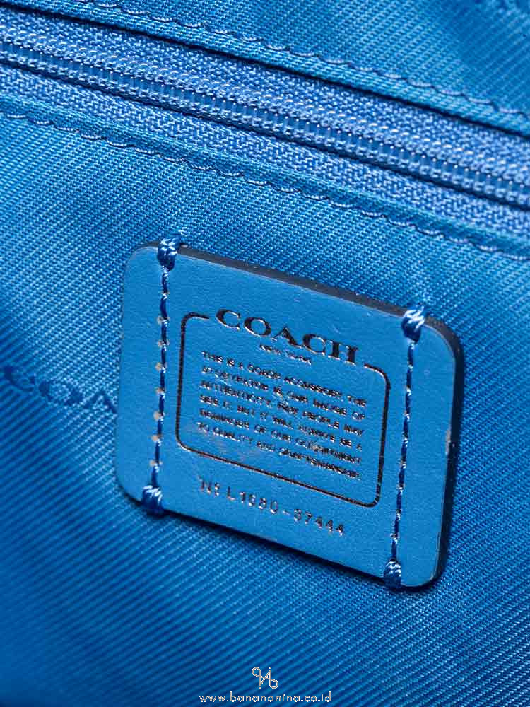 COACH 37444 Pebble Leather Swagger 21 Lapis