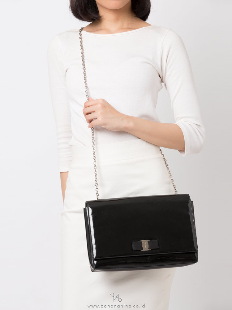 SALVATORE FERRAGAMO Miss Vara Bow Patent Large Crossbody Bag Black