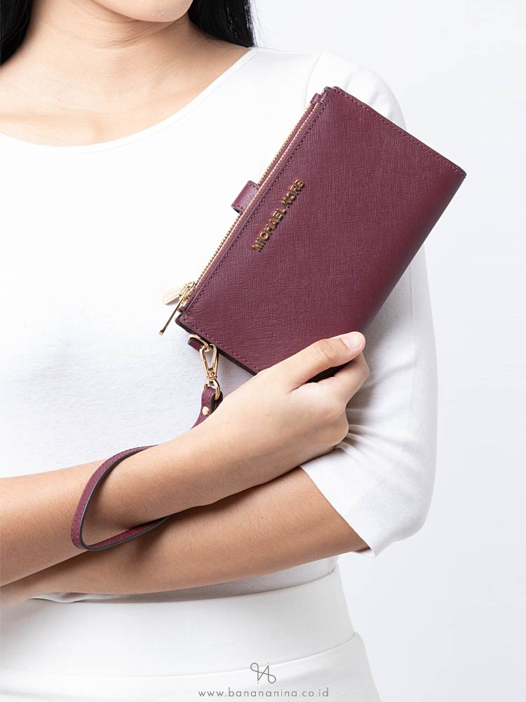 MICHAEL KORS Jet Set Travel Double Zip Wristlet Merlot