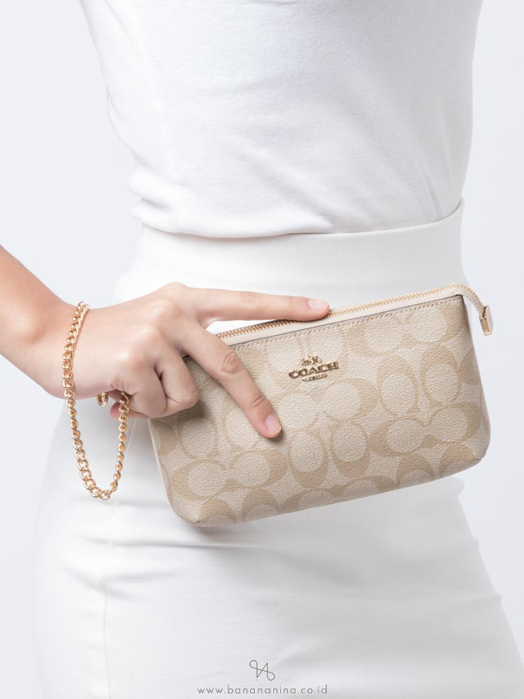COACH 88035 Signature Wristlet Chain Light Khaki Chalk