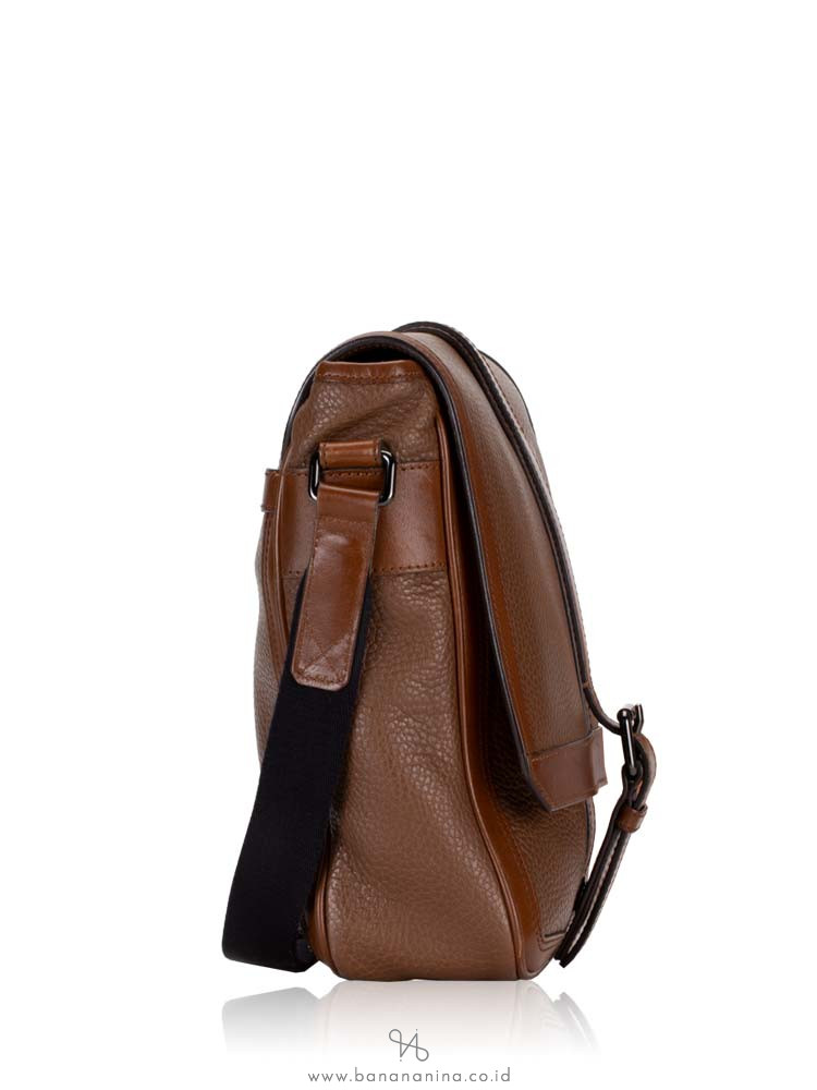 BURBERRY Men Leather Messenger Brown