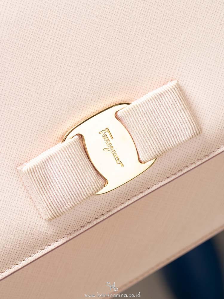 SALVATORE FERRAGAMO Vara Ginny Crossbody Nude
