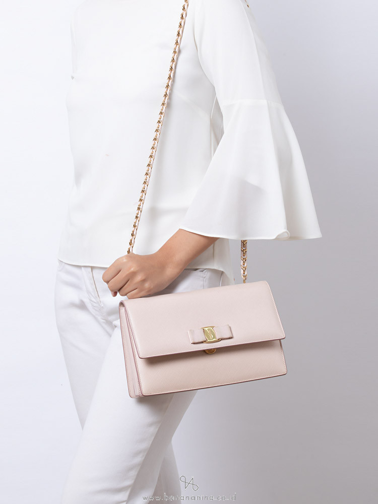 SALVATORE FERRAGAMO Vara Ginny Crossbody Nude